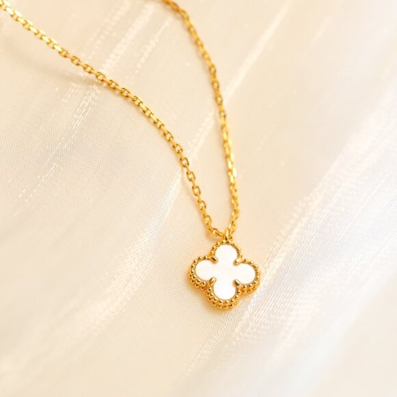 Van Cleef & Arpels four-leaf clover single flower white mother-of-pearl necklace - Picture 3 of 8